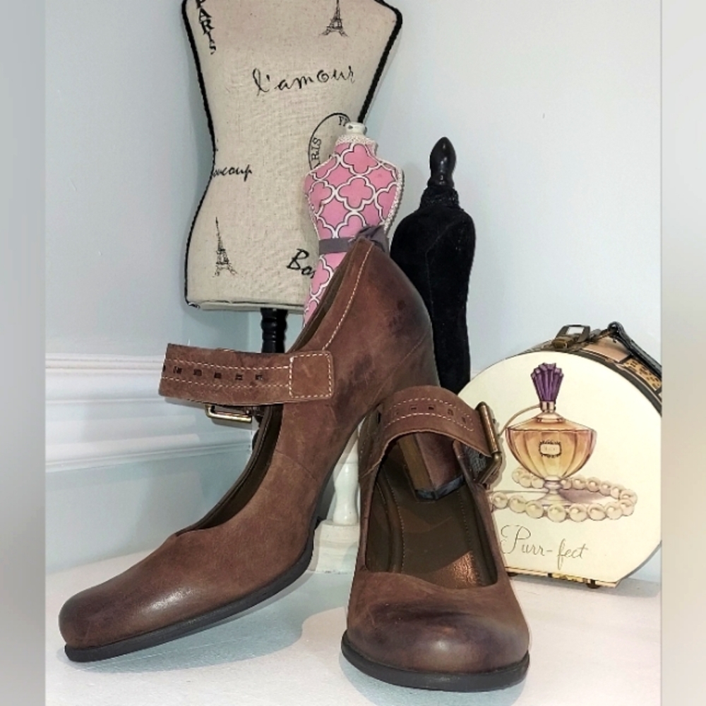 Ecco Briwn Leather Mary Jane Heel Like New Size 10/10.5/41